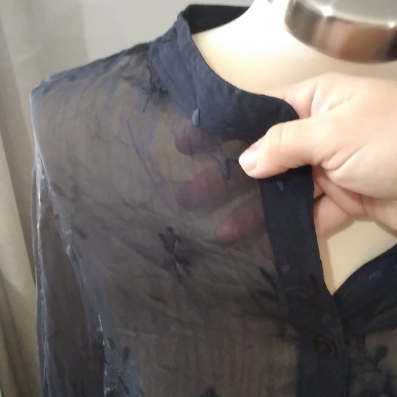 Avenue women's floral lace top shirt button down collar v-neck - Picture 4 of 8